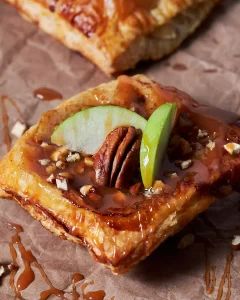 Volteado-de-hojaldre-manzana-y-nuez